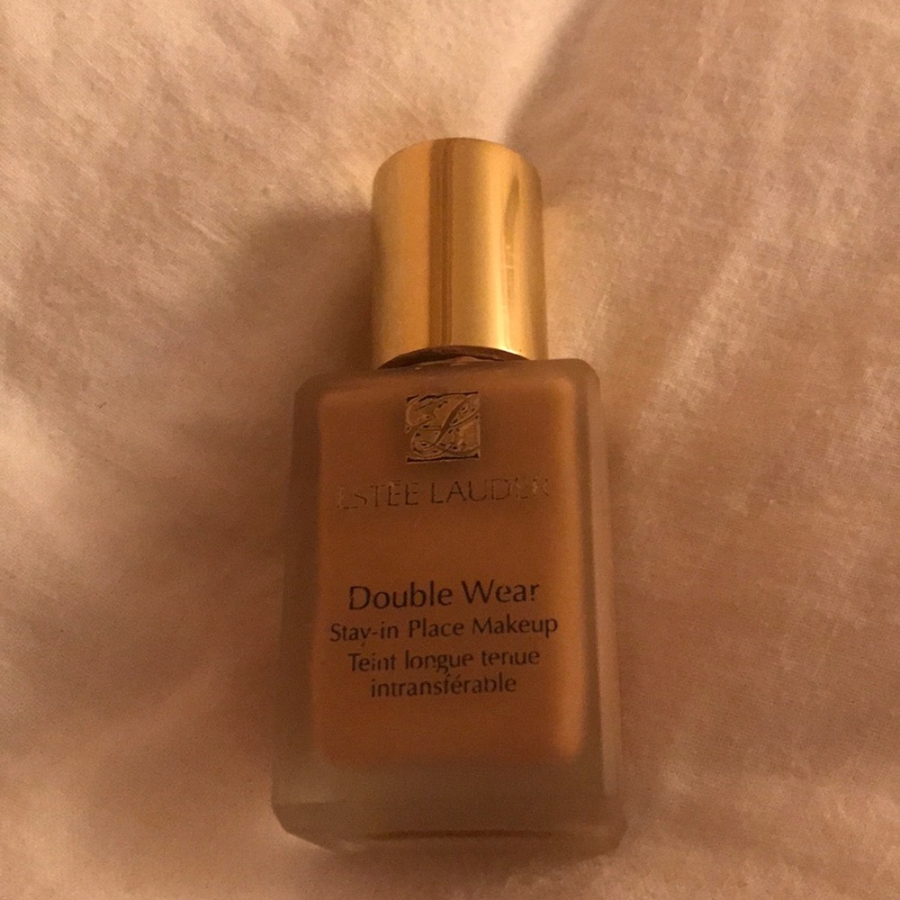 Estée Lauder Double Wear Foundation in 3W1 Tawny